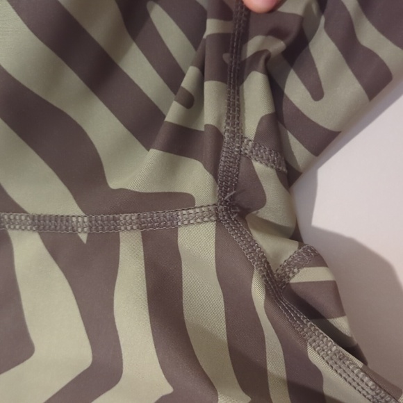 Brand new Large zebra adidas spandex performance legging - Picture 3 of 4